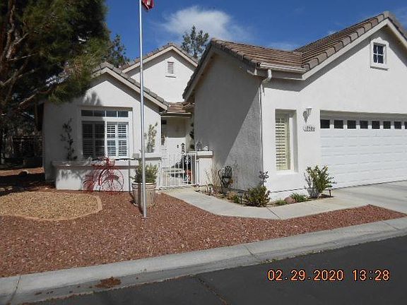 3rd image of 19586 Rolling Green Dr