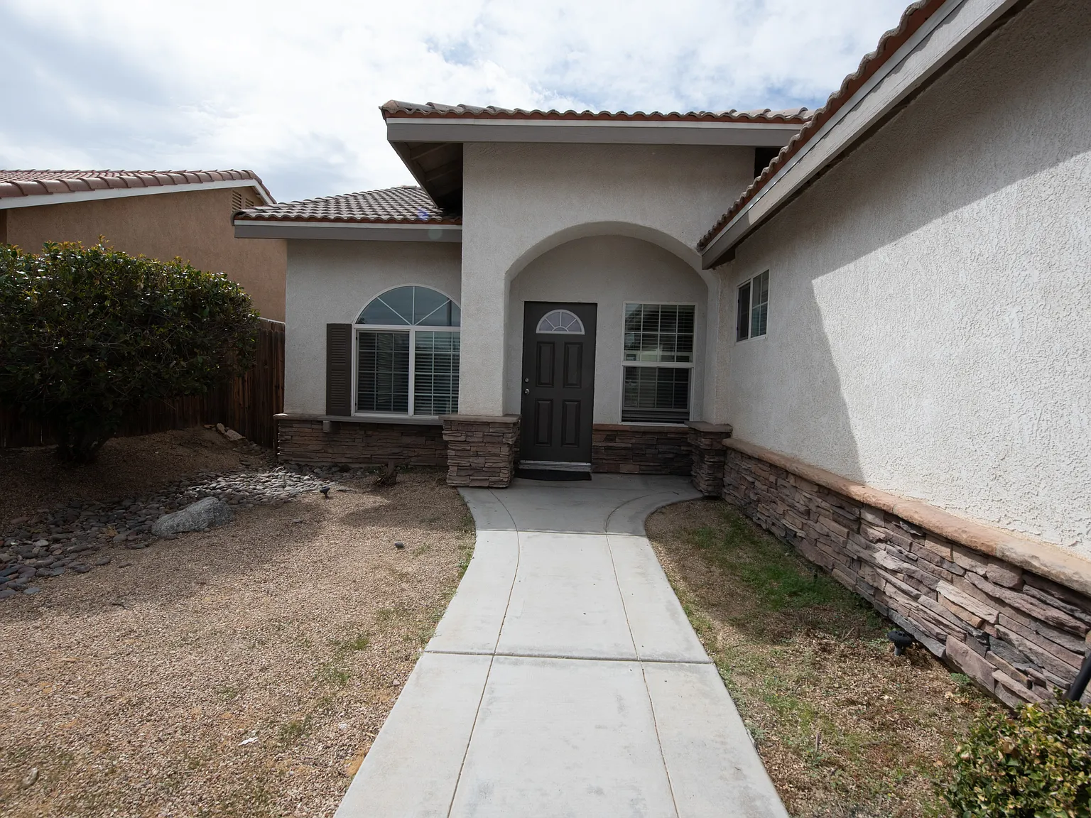 4 bed, 2224 sqft, $2,700 — Photo 3