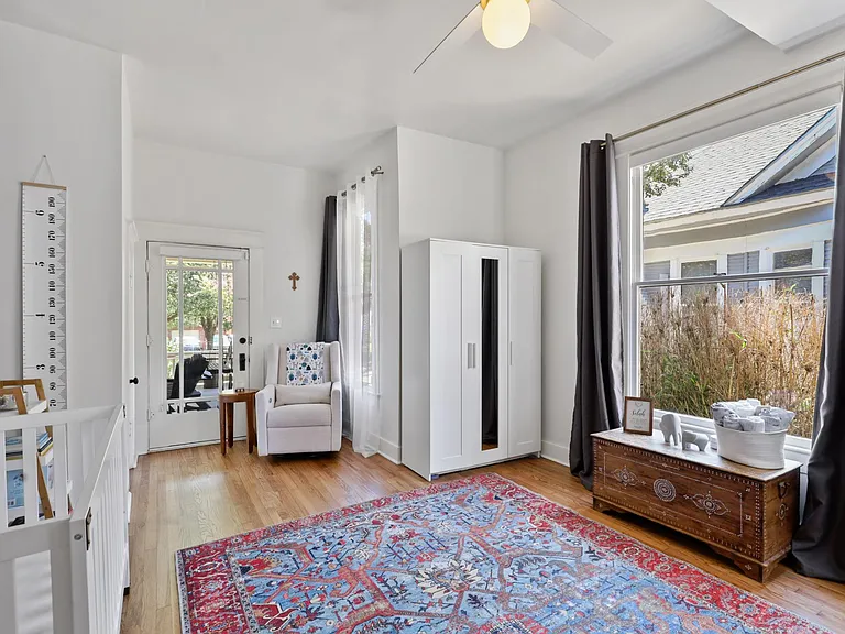 829 N Madison Ave — Photo 12