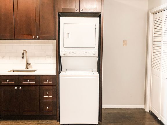 2nd image of 3307 N Southport Ave APT 1R