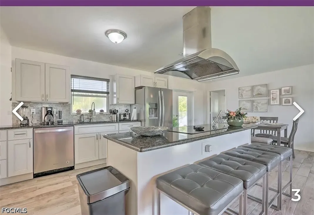 3 bed, 2.0 bath, 1852 sqft, $3,250 — Photo 2