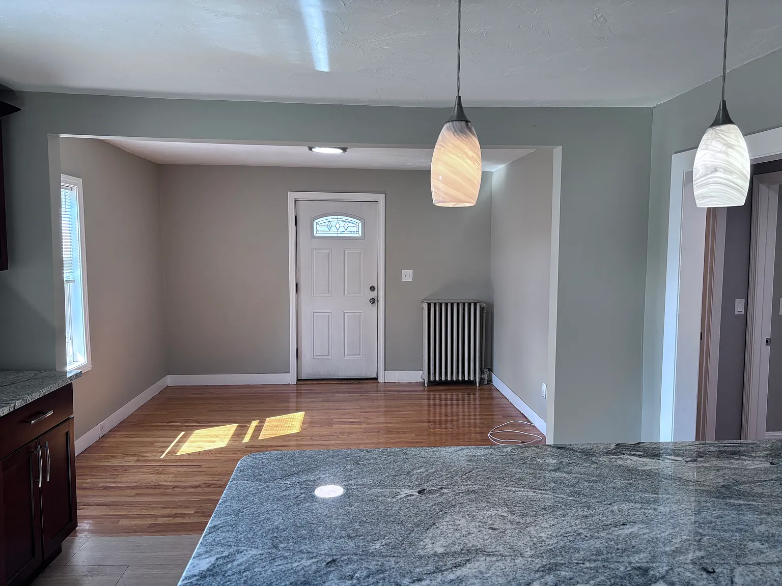 2 bed, 900 sqft, $2,700 — Photo 3