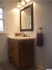 5th image of 593 Mountain View St