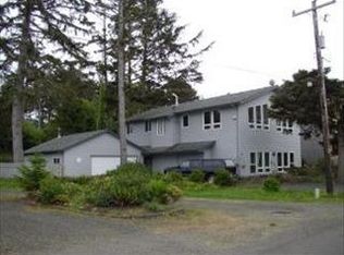 935 SW Pine Ave, Depoe Bay, OR 97341