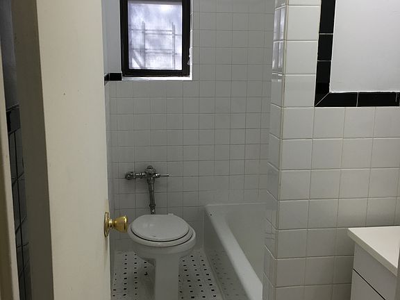 5th image of 4316 47th St APT E21
