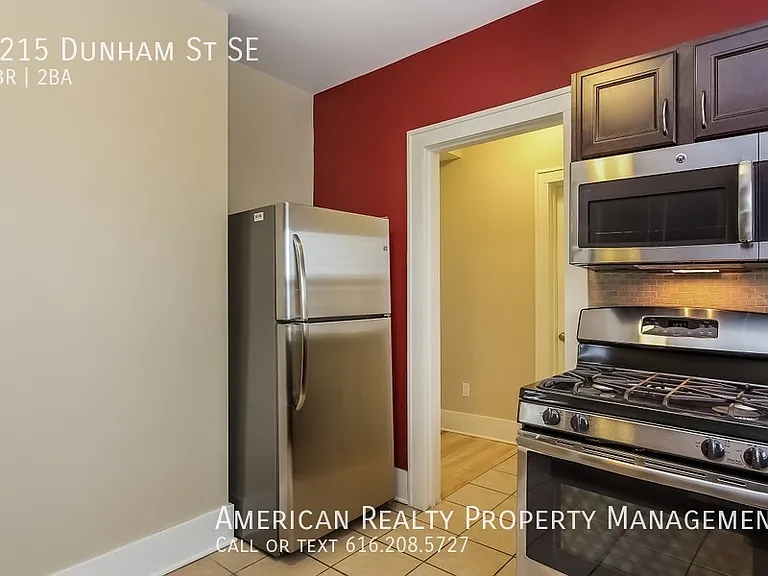 1215 Dunham St SE — Photo 3