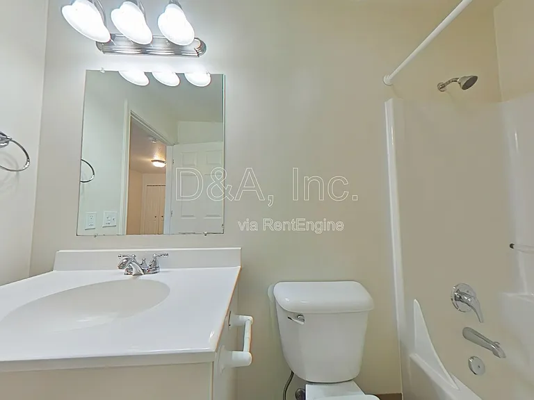 725 SW 13th St #8 — Photo 8
