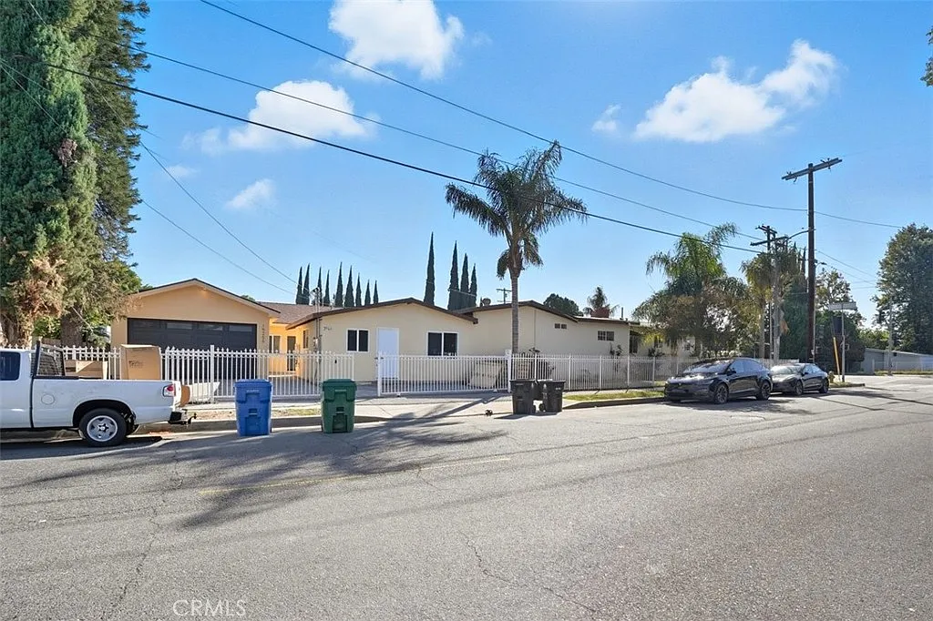 1 bed, 1.5 bath, 450 sqft, $1,950 — Photo 1