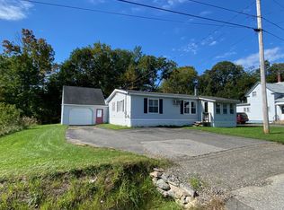 33 Cedar St, Dexter, ME 04930