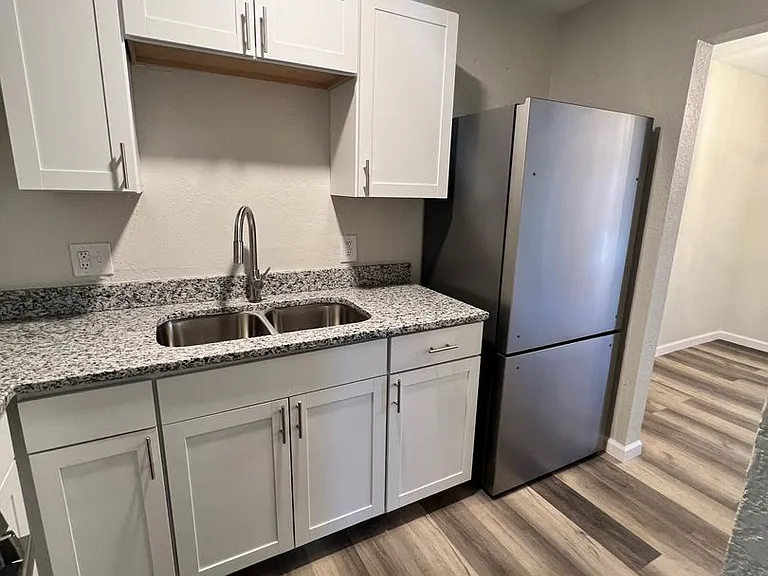 400 El Camino Dr #123 — Photo 8