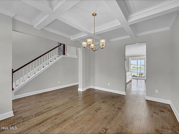 4th image of 7924 Champlain Drive