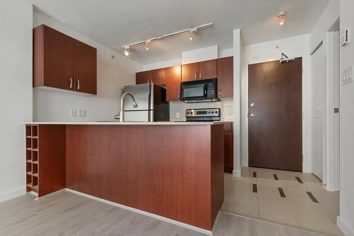 1 bed, 525 sqft, $2,450 — Photo 3