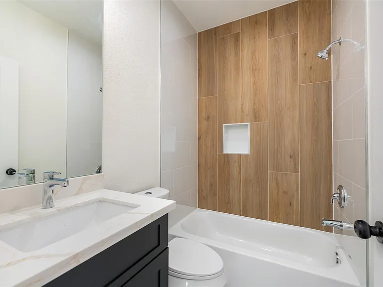 6417 Eastland St — Photo 17