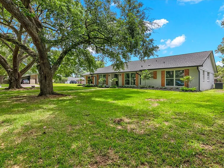 4615 Barton Ln — Photo 2