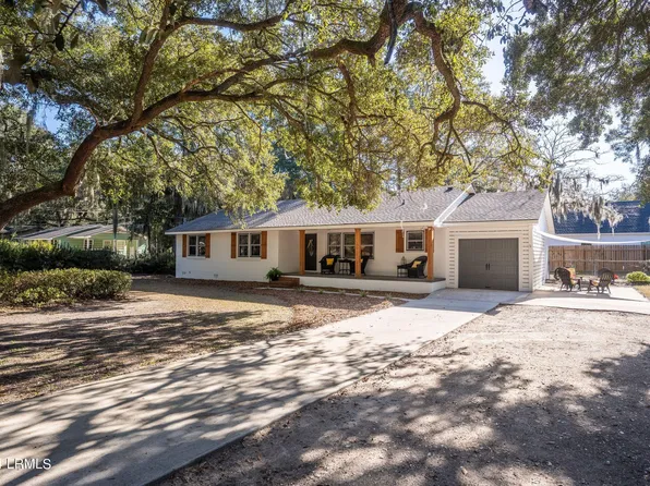 8 Miller Dr W, Beaufort, SC 29907