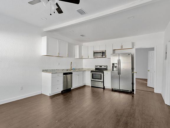 2nd image of 610 Woodlawn St #2
