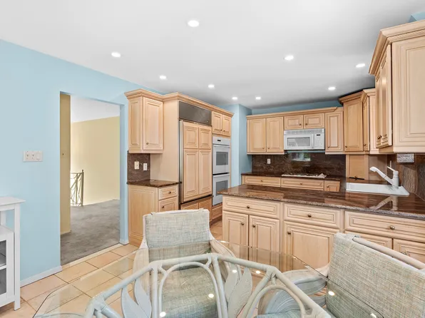 8506 Narrows Avenue image 11 of 45