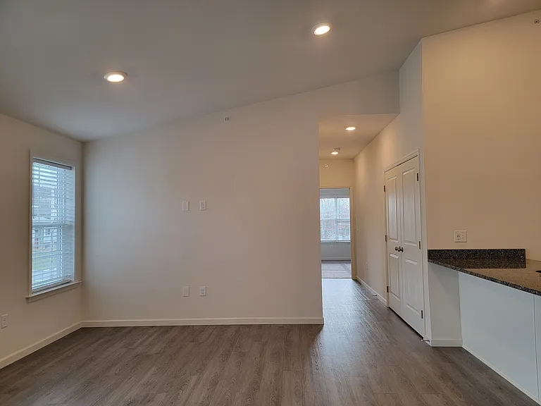 4601 Commerce St #301 — Photo 7