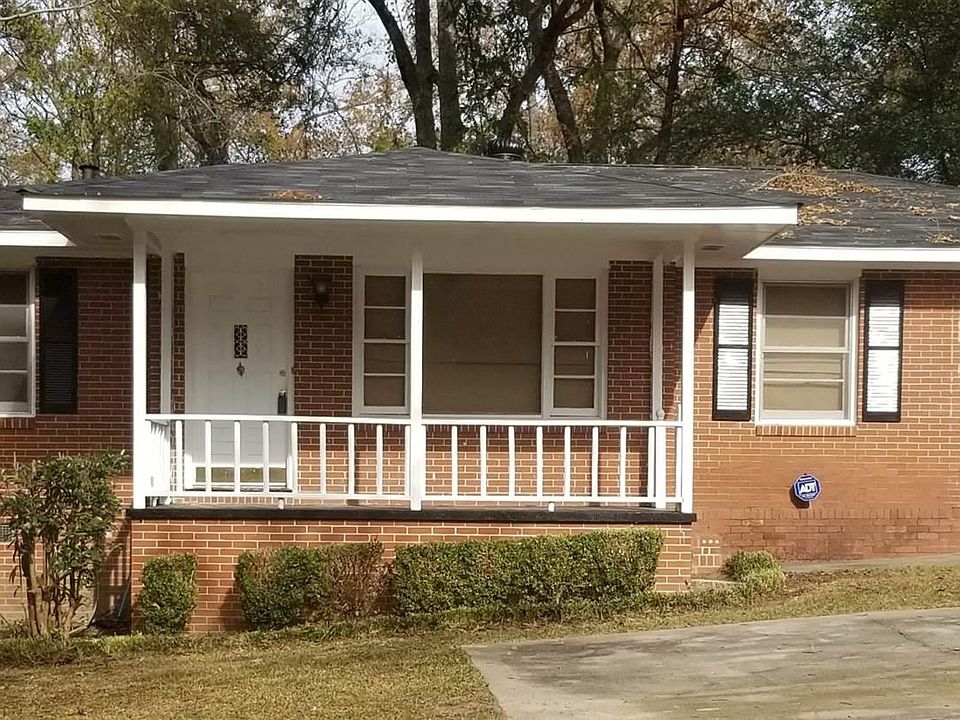 1st image of 207 Woodland Dr