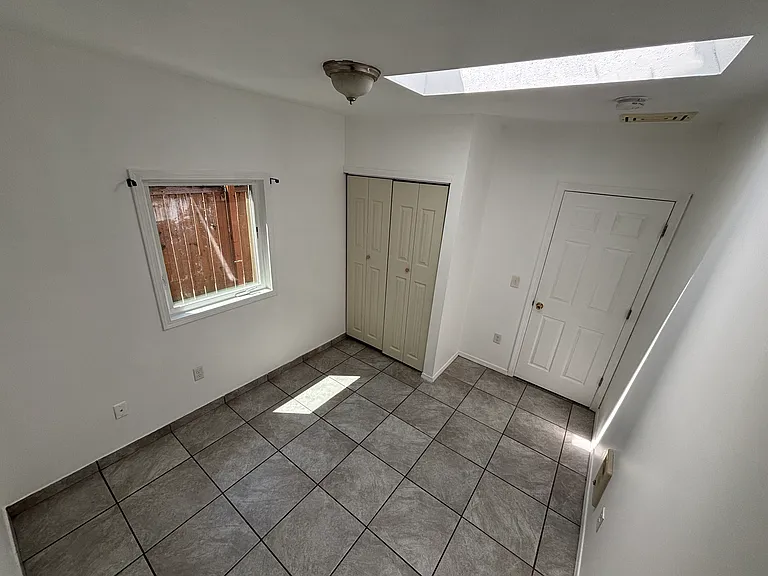 3348 SE Hawthorne Blvd #0 — Photo 3