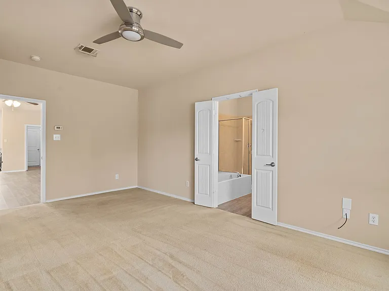 1313 Honeywood Ln — Photo 10