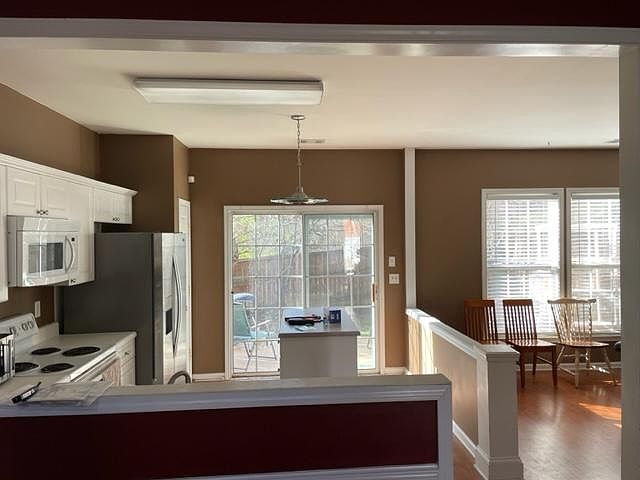 2nd image of 476 Old Towne Dr