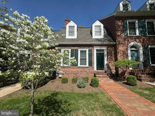 43 Commanders Dr, Washington Crossing, PA 18977