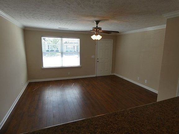 3rd image of 1433 Clydesdale St