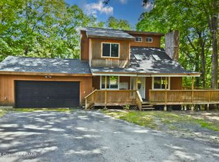 2762 Hedgerow Ln, Stroudsburg, PA 18360