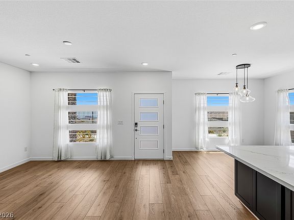 5th image of 900 Regent Terrace Ln