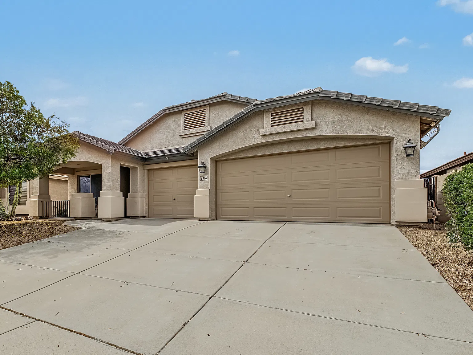 4 bed, 2134 sqft, $2,595 — Photo 2