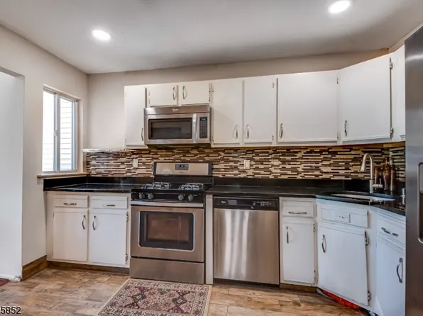 68 Woods Edge Dr, Roxbury Twp., NJ 07876