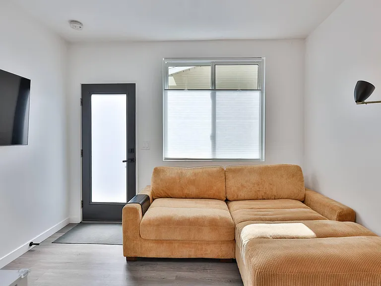 3407 N Mountain View Dr — Photo 12