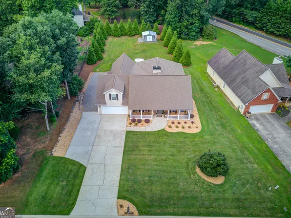 40 Legacy Dr, Hoschton, GA 30548