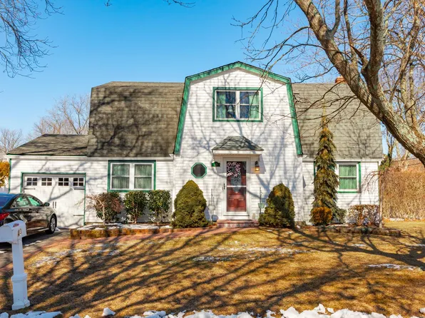 43 Rose Street, Hauppauge, NY 11788