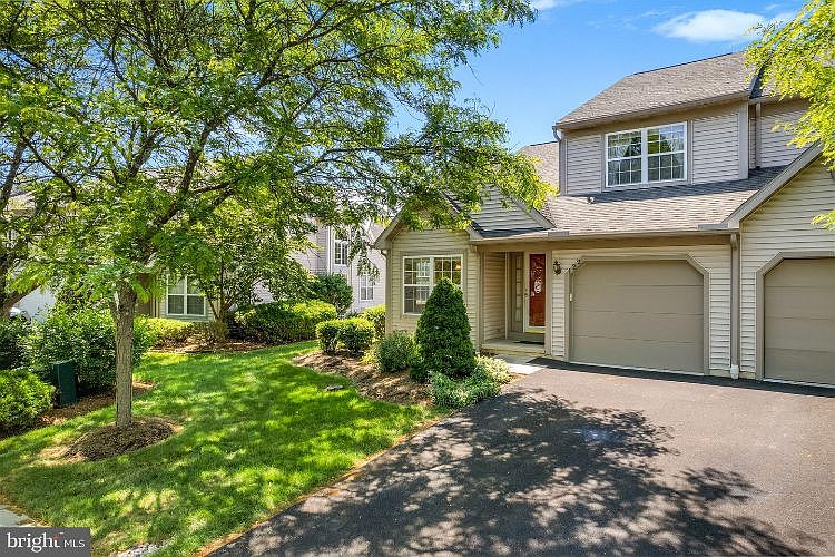 1st image of 132 Wellington Ct