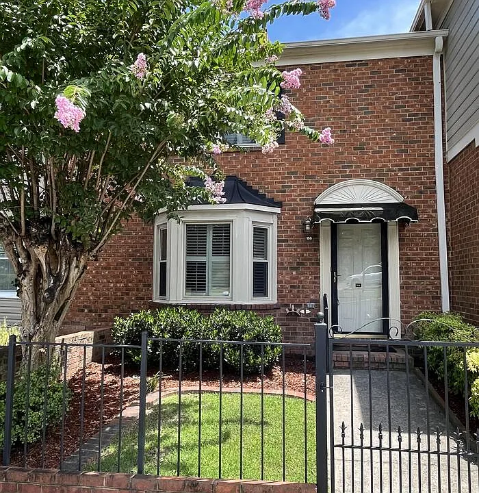 166 Carlyle Cir #1