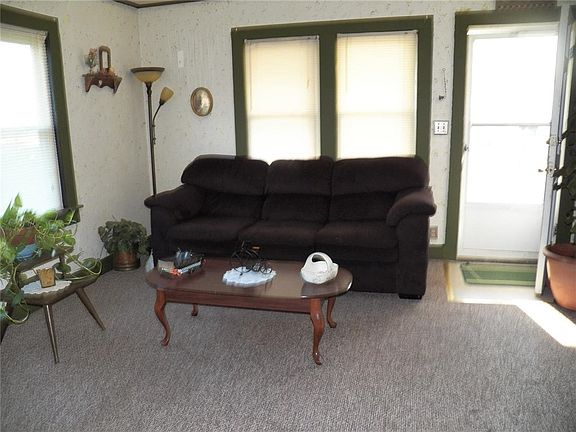 3rd image of 429 N Chapman Ave