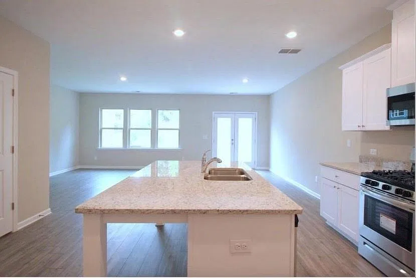3 bed, 2.5 bath, 1882 sqft, $2,600 — Photo 4