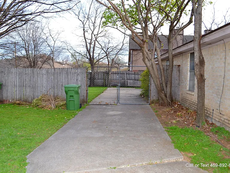 7610 April Ct — Photo 5