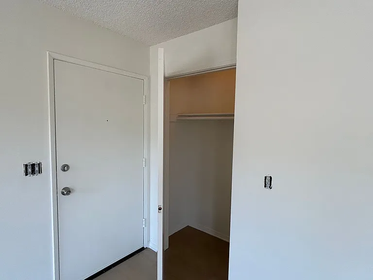 4108 Whitsett Ave — Photo 12