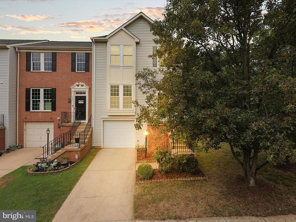 1st image of 7755 Effingham Sq