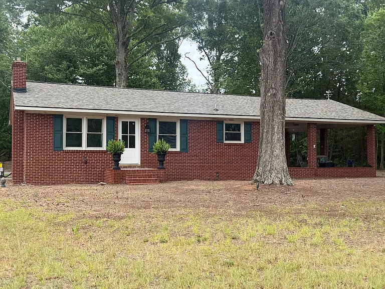 110 Marshall Rd — Photo 2