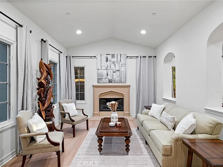 23 Castlerock — Photo 3