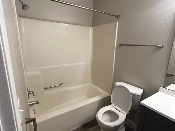 Fort Atkinson, 1320 Riverside Dr #16, Fort Atkinson, WI 53538