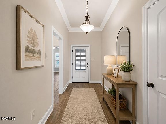 2nd image of 206 Sparrowhawk St