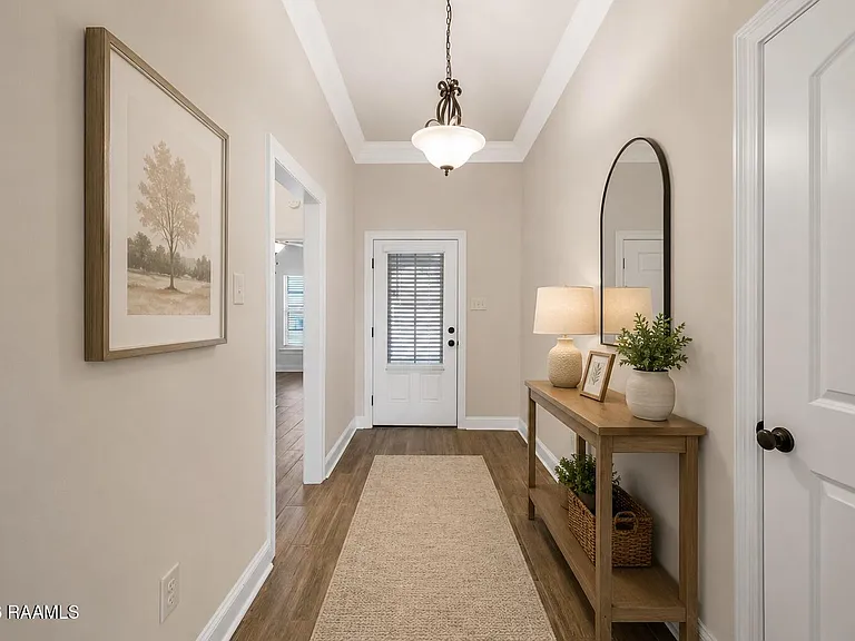 206 Sparrowhawk St — Photo 2