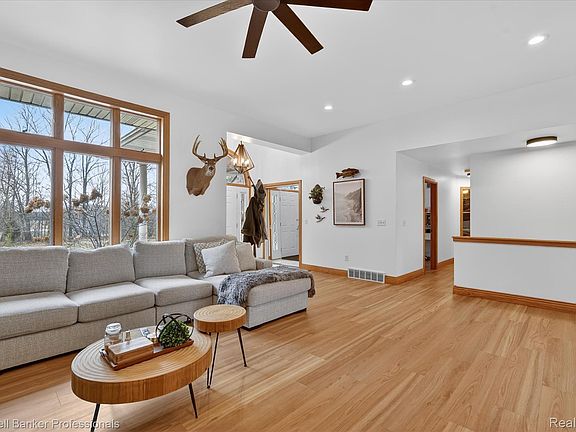 5th image of 10310 Sharp Rd