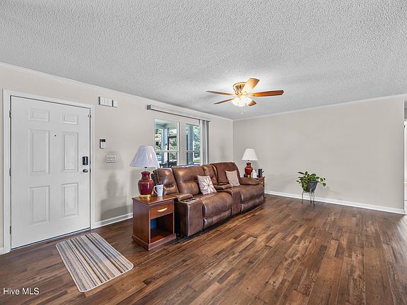 5th image of 3993 Windtree Court NE
