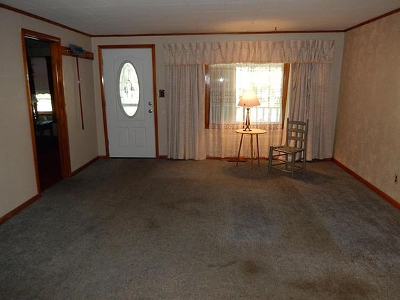 2nd image of 160 Llewellyn Ave